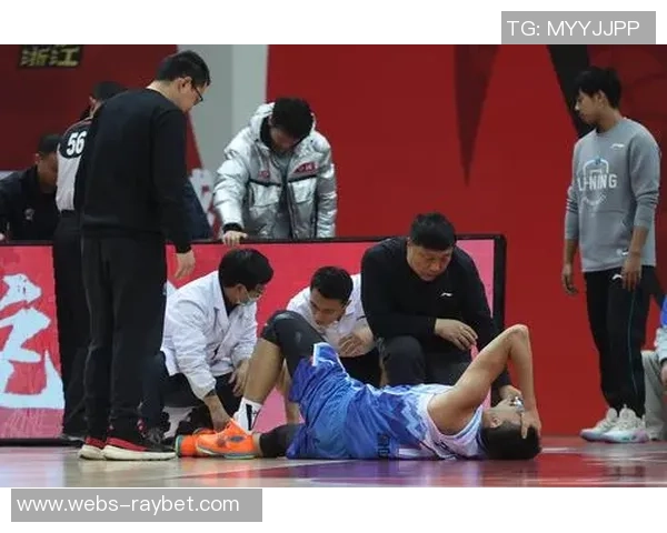 CBA北京队与新疆队比赛中出现严重误判引发球迷热议与争议