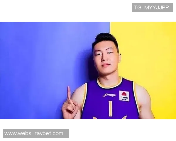 李根：从篮球场上的拼搏到人生舞台的蜕变与成长之路